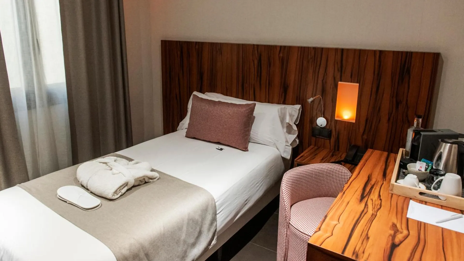 Hotel California Barcelona 3*,  Spain