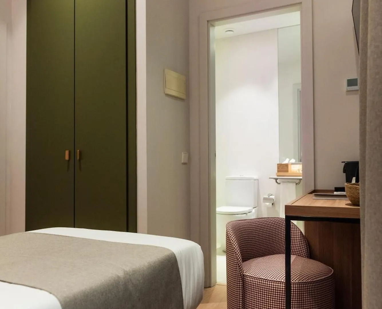 ***  Hotel California Barcelona Spain
