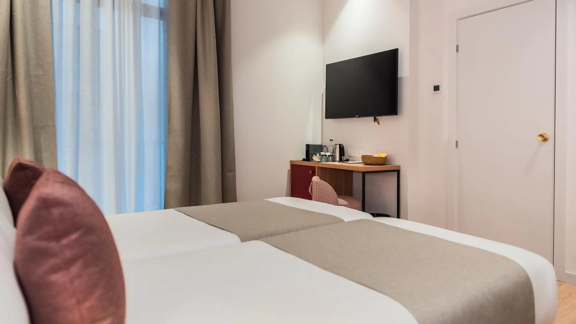 Hotel California Barcelona 3*,  Spain